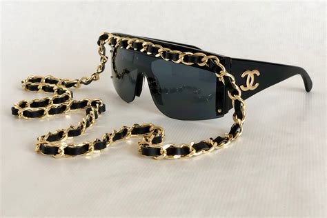 vintage chanel sunglasses with chain.